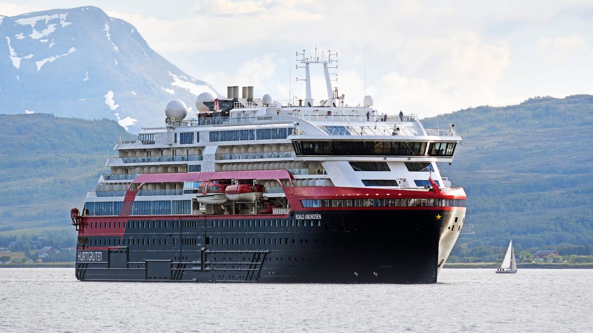Na norské výletní lodi se nejméně 36 členů posádky nakazilo koronavirem